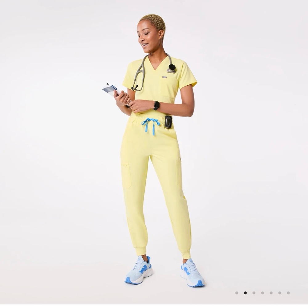 Figs Catrina Top and Uman relaxed joggers Sunlight